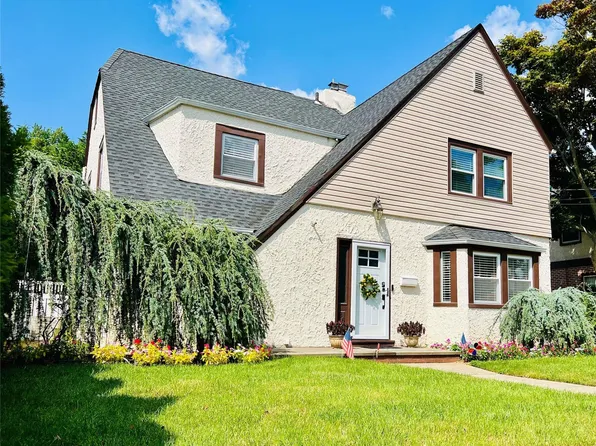 86 Trinity Place, West Hempstead, NY 11552