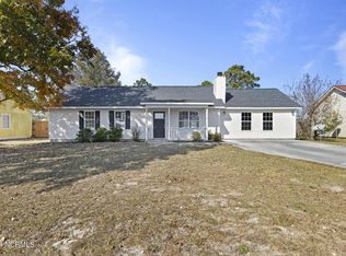 313 Foxtrace Ln, Hubert, NC 28539