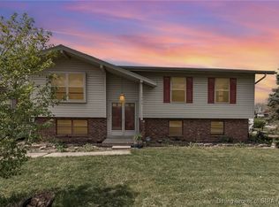 1305 Sportsman Dr, Jeffersonville, IN 47130
