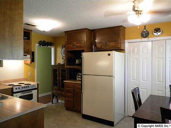 4th image of 205 S Elton Cir