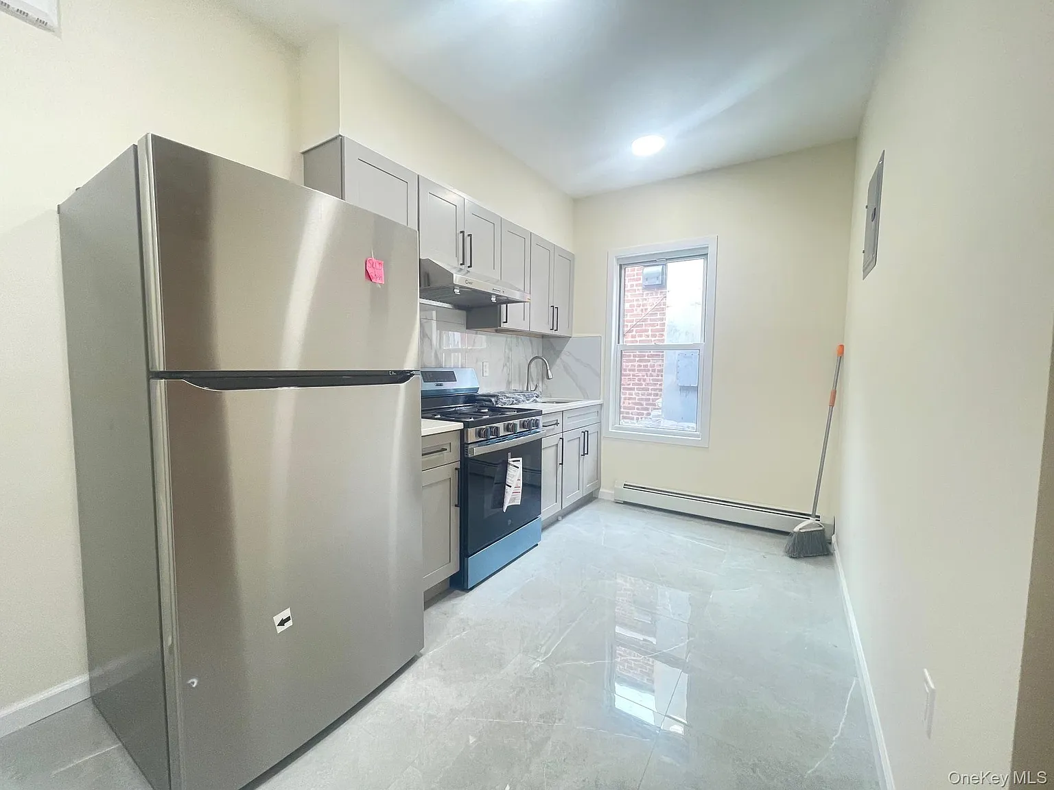 1 bed, 1.0 bath, 700 sqft, $2,700 — Photo 2