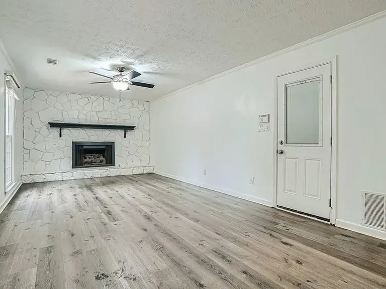 130 Grandchester Way — Photo 5
