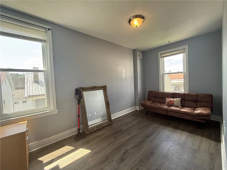 907 Spring Way — Photo 27
