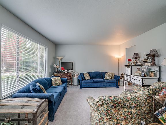 4th image of 608/610 NE 11th St
