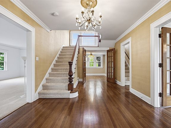 4th image of 545 Knollwood Dr SE