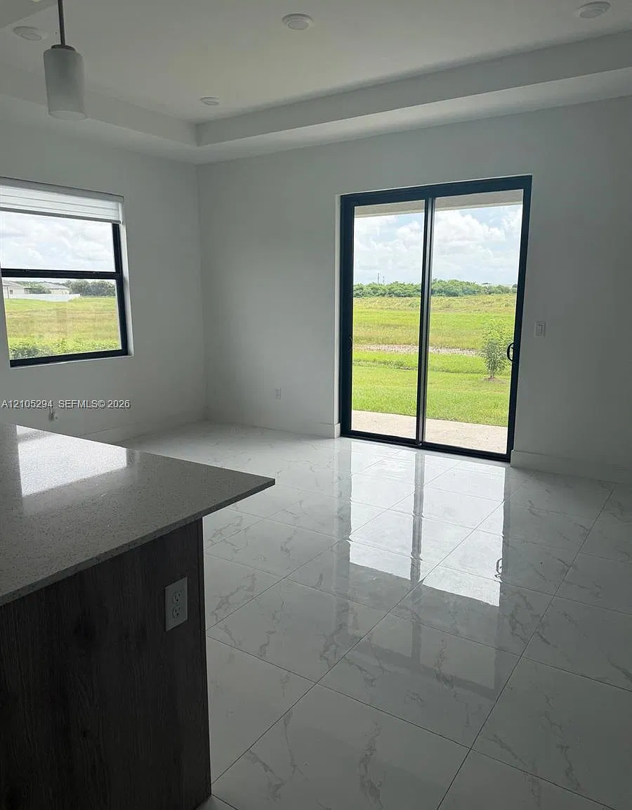 4 bed, 3.0 bath, $1,500 — Photo 3