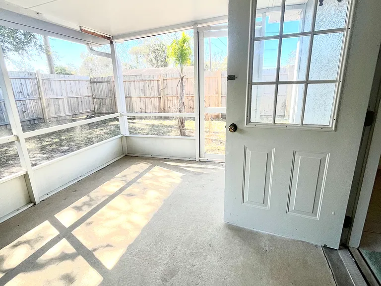 1211 1/2 Arroyo Pkwy — Photo 15
