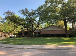 10003 Meadow Lake Ln, Houston, TX 77042