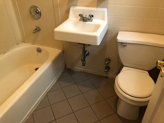 4th image of 30 Charlton St APT 1H