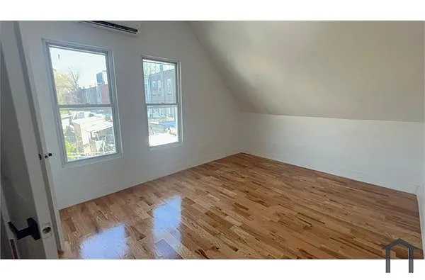 Building Photo - 113 E 184th St #3