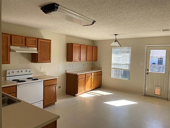 3rd image of 2344 White Oak Dr