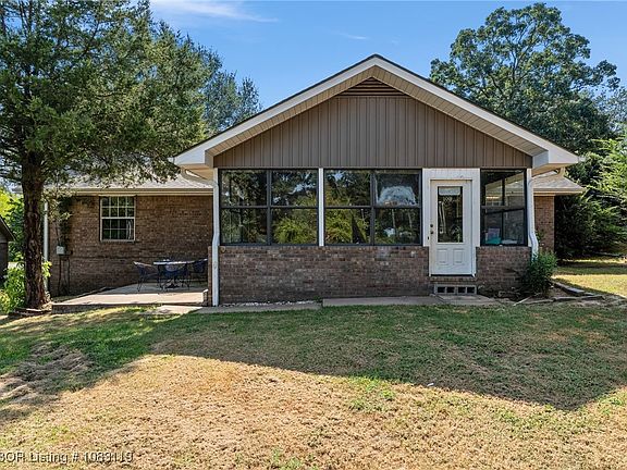 5th image of 850 Country Club Dr