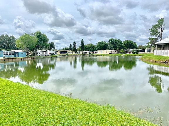 4th image of 359 Country Meadows Blvd