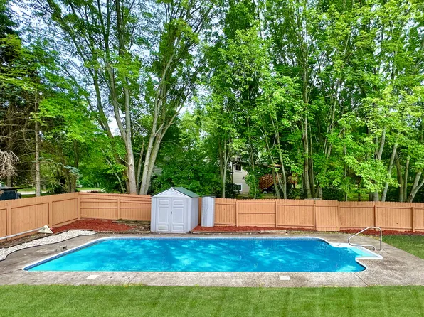 1748 Peltier Lake Dr, Centerville, MN 55038