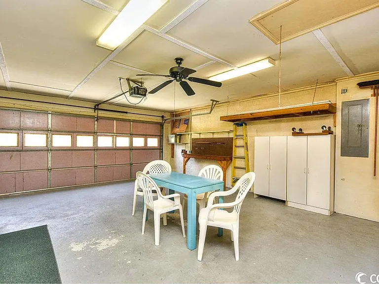 7376 Springside Dr — Photo 17