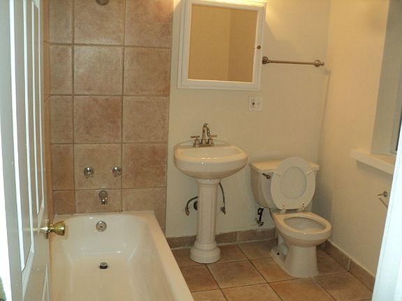 4th image of 6754 N Lakewood Ave #2