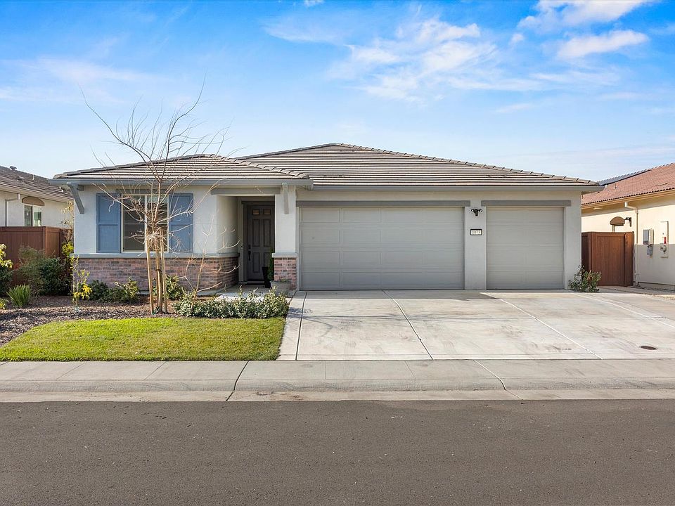 1st image of 1073 Blue Range Way