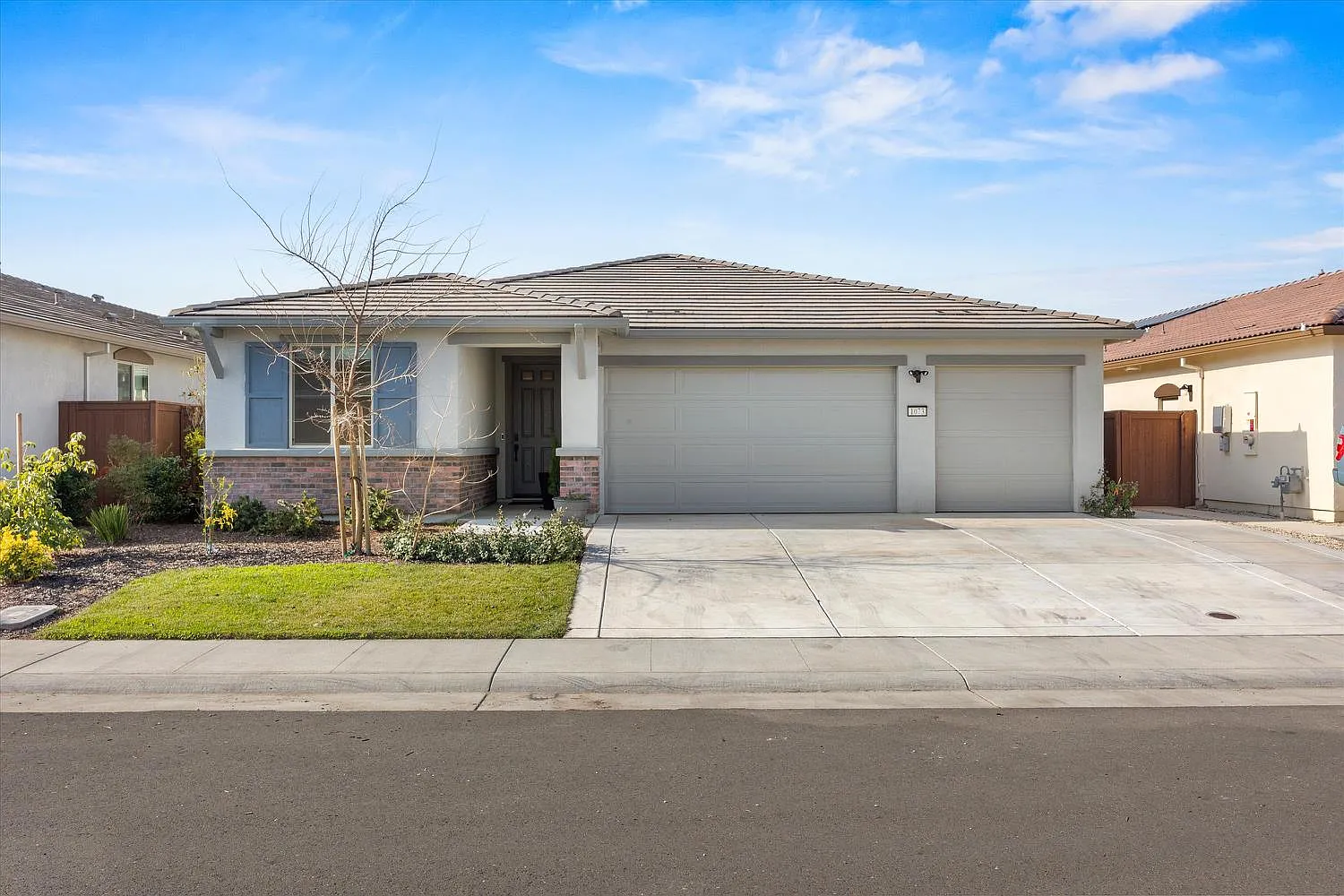 1073 Blue Range Way photo 1
