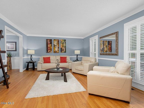 5th image of 100 Chelsea Court