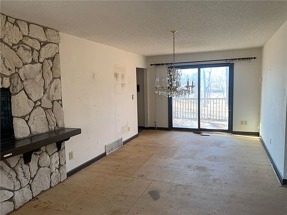 4th image of 48 Lake Shore Dr