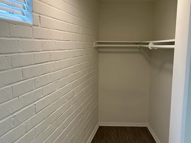 Hillside Apartments — Photo 7
