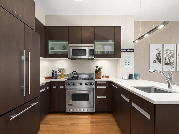 454 West 54th Street 2J image 2 of 11