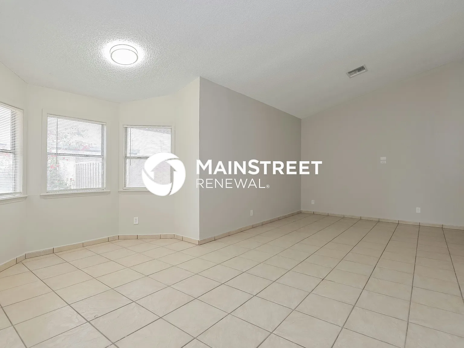 7651 E Poinciana Dr — Photo 2