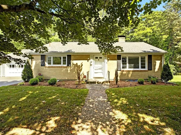 33 Stevens Rd, Framingham, MA 01702