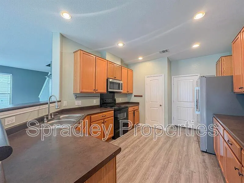 3 bed, 3.0 bath, 1840 sqft, $1,725 — Photo 4