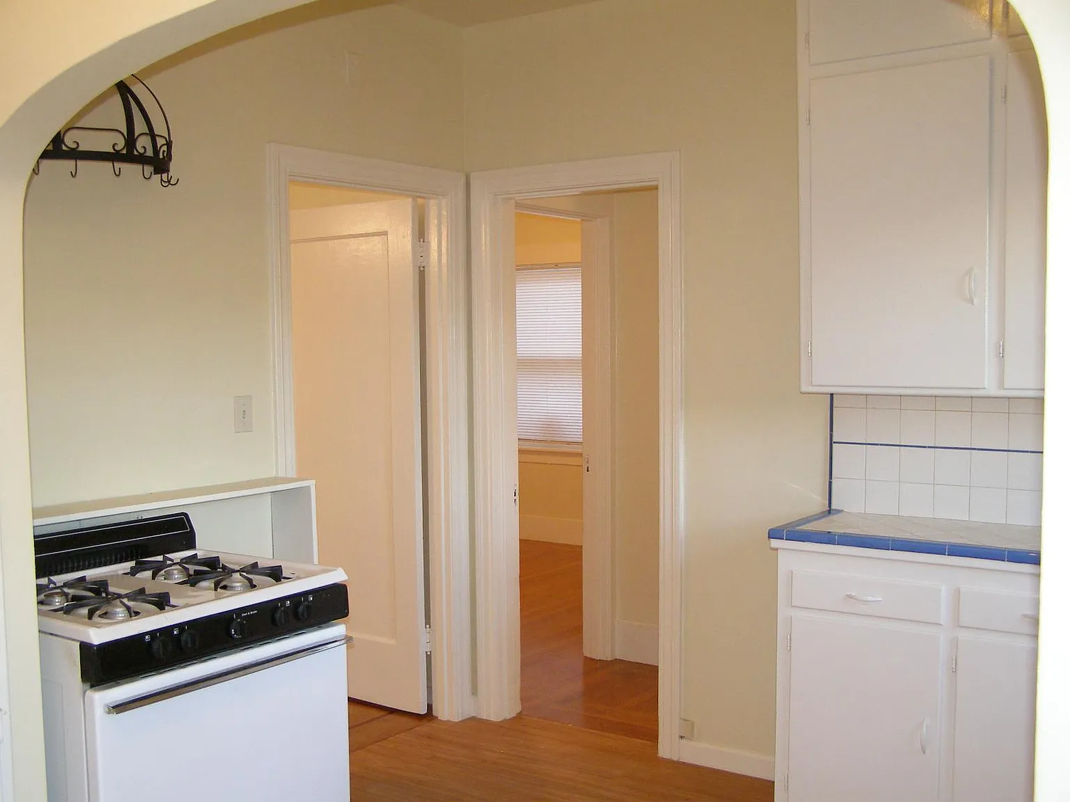 3 bed, 1084 sqft, $4,400 — Photo 3