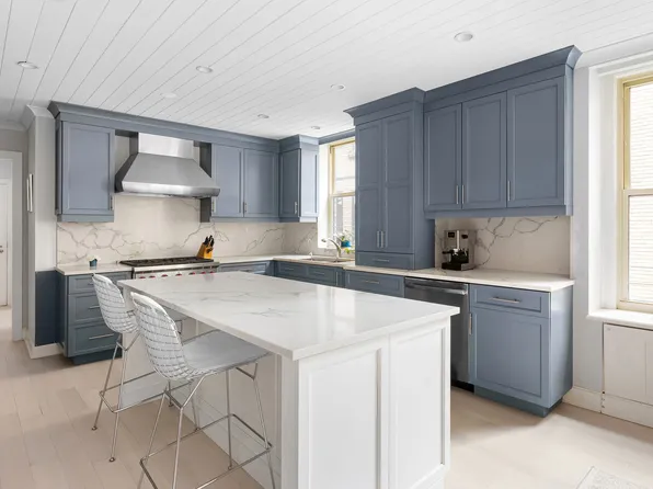 130 East 75th Street image 2 of 11