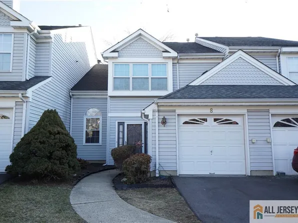 8 Vreeland Ct #202, Sayreville, NJ 08872