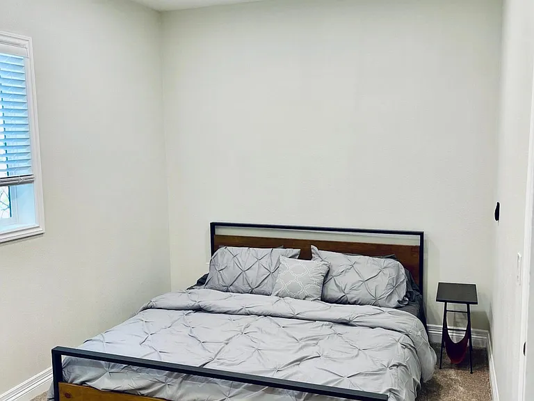 221 S Buena Vista St #A — Photo 8