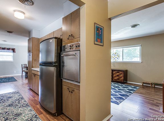 5th image of 907 Mount Kisco Dr
