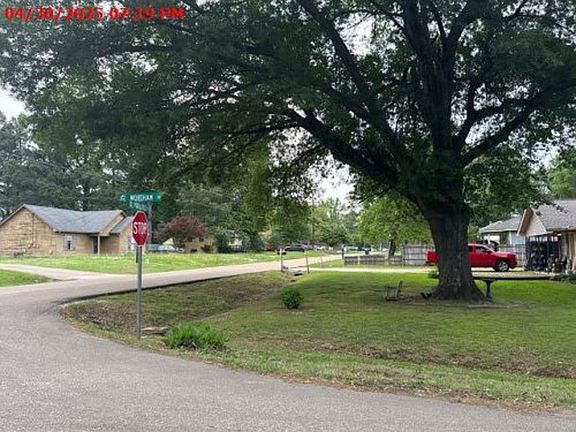 Exterior Neighborhood (street photo)