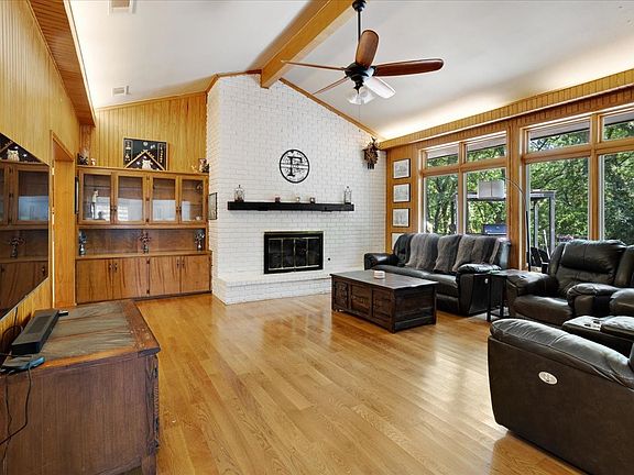 5th image of 8 Vancouver Pl