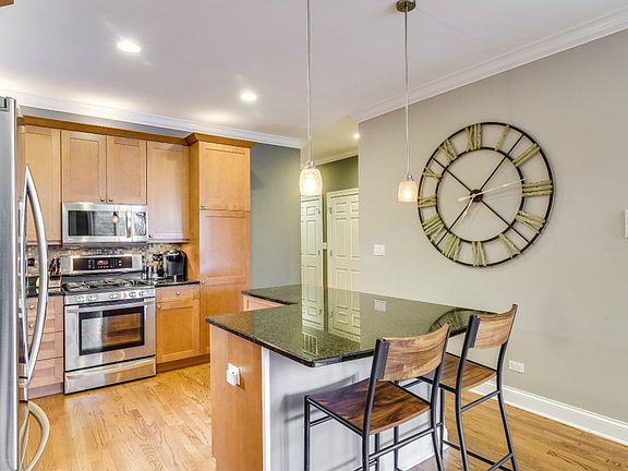 5th image of 3938 N Southport Ave APT 3