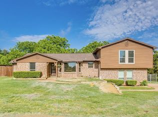 2916 Eggleston Rd, Crowley, TX 76036