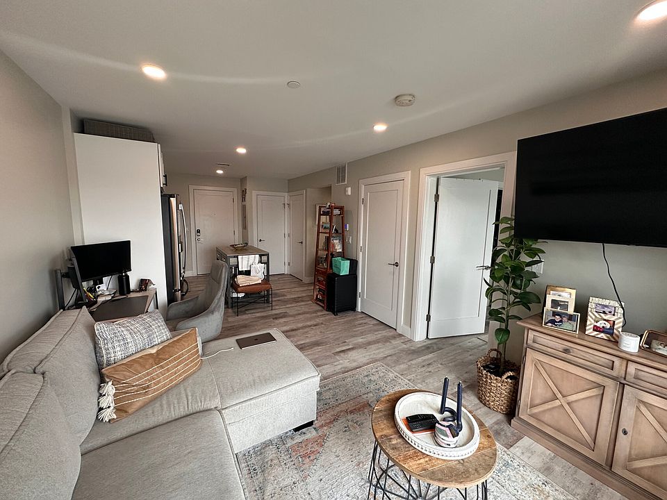 1st image of 200-204 Old Colony Ave #405