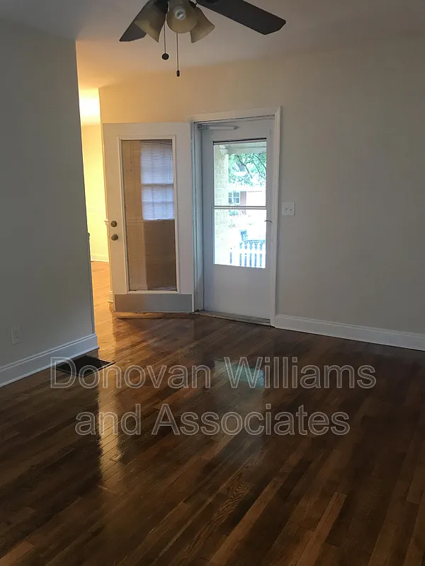 2 bed, 1.0 bath, 1064 sqft, $2,200 — Photo 1