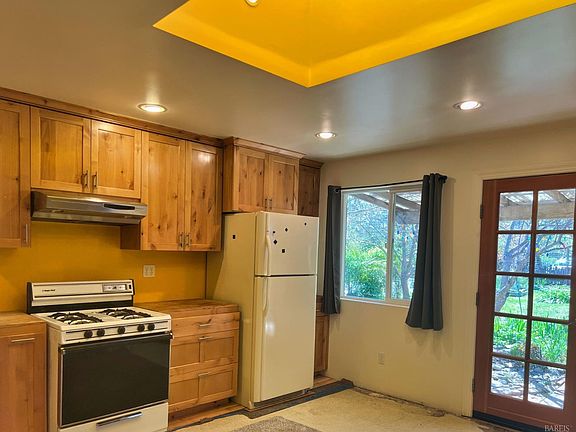 3rd image of 1094 W Standley Street
