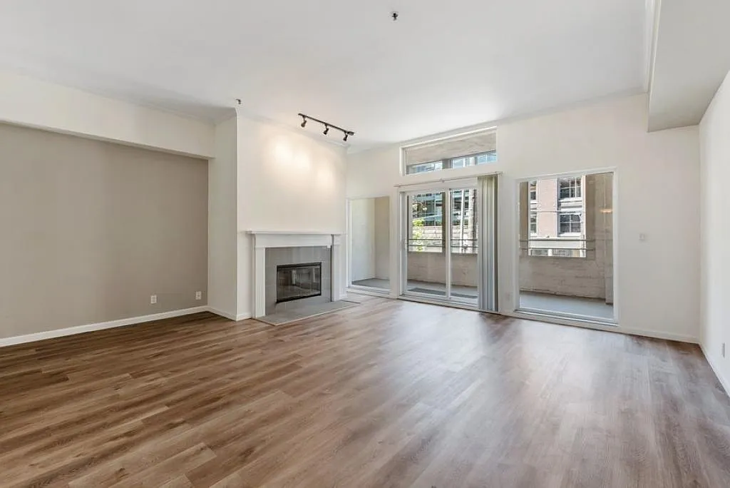 526 1st Ave S APT 202 photo 1