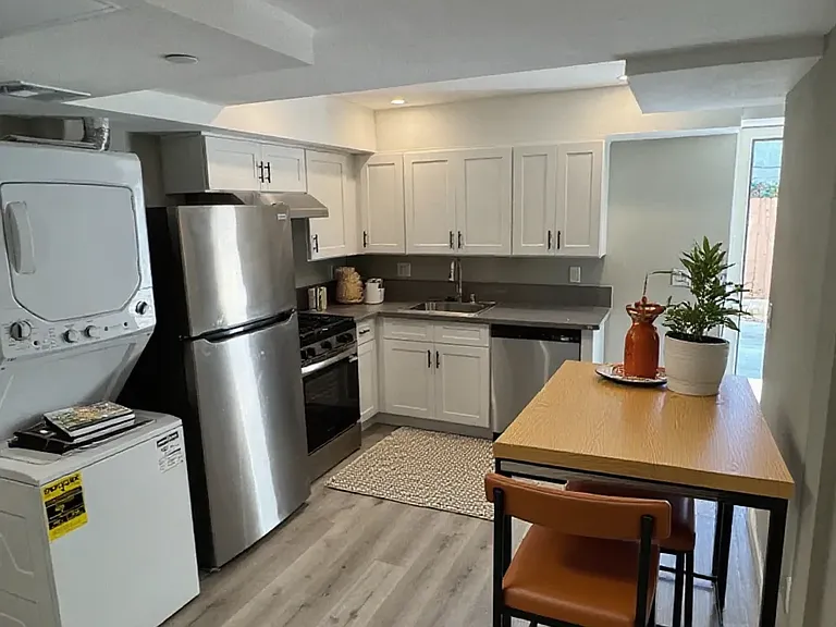 327 3/4 N Chicago St #327-3/4 — Photo 5