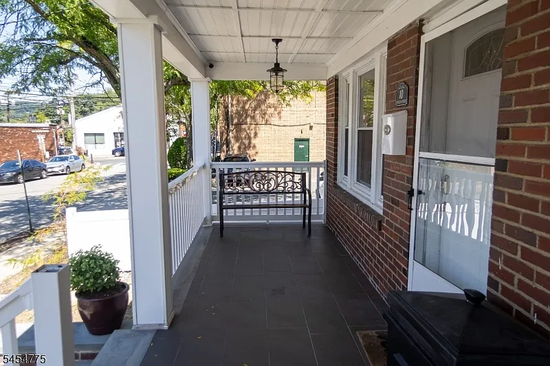 3 bed, 1.5 bath, $2,950 — Photo 2