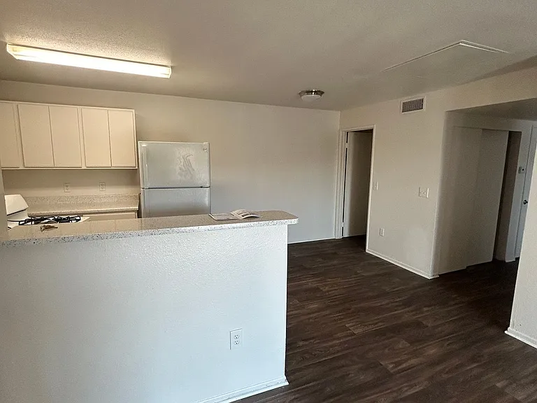 Suncrest — Photo 9
