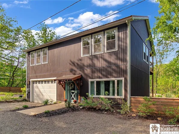 10 N Water St, Westfield, NY 14787