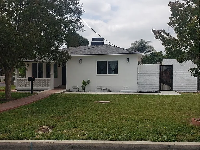 18736 Hart St — Photo 1