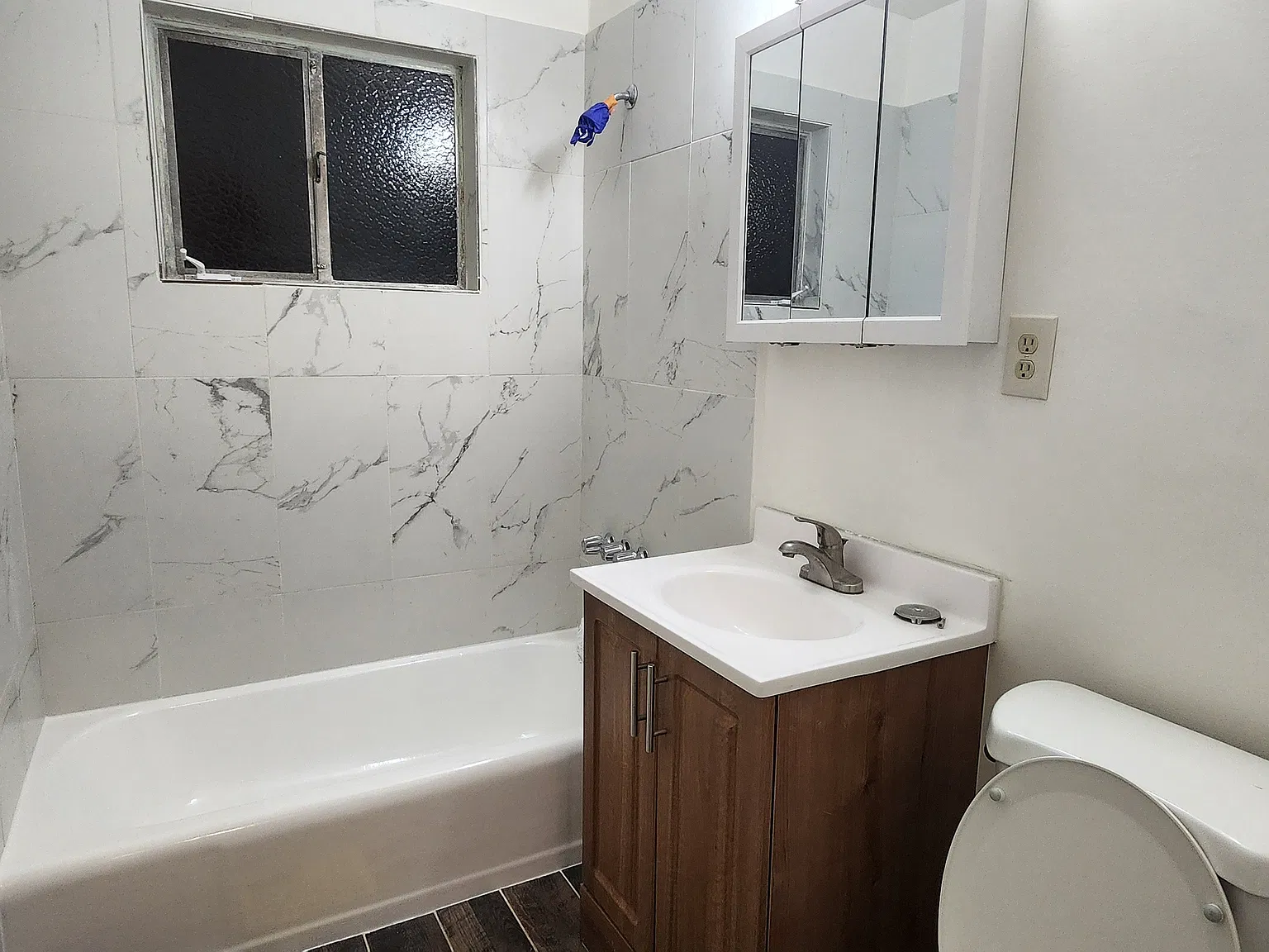 2 bed, 900 sqft, $2,300 — Photo 3