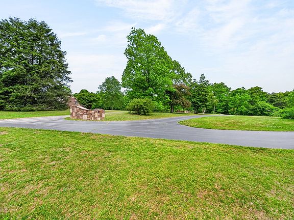 3rd image of 25 Old Kentucky Stock Rd