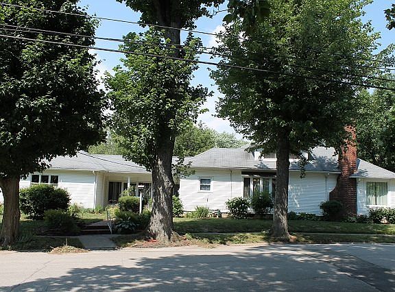4th image of 200 Avenue Two St